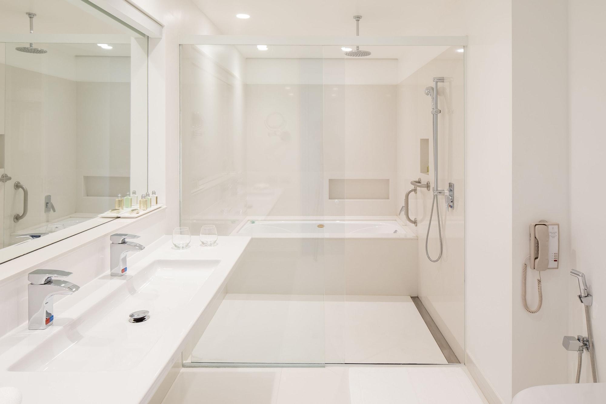 B Hotel Brezilya Dış mekan fotoğraf A wet room