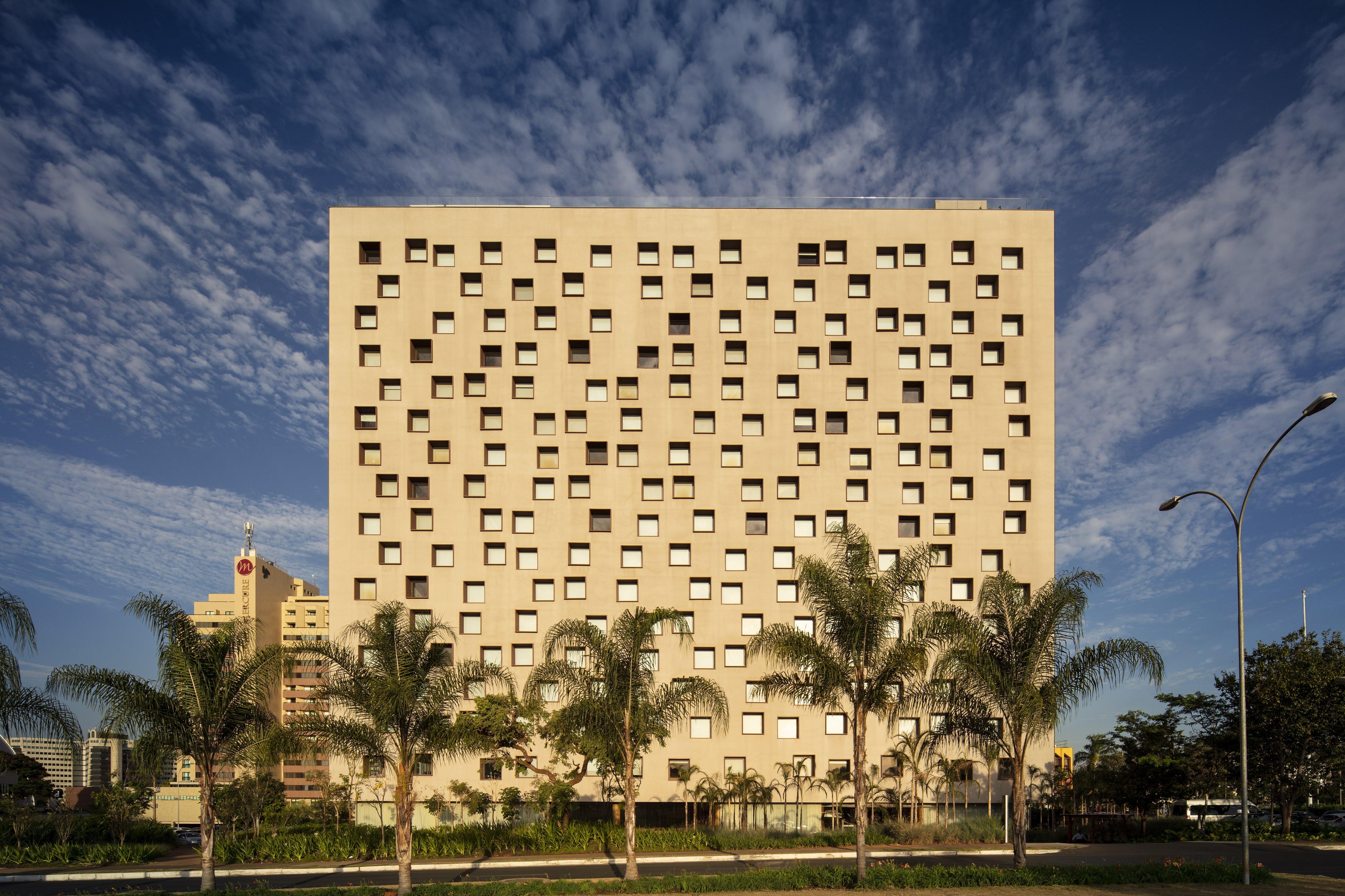 B Hotel Brezilya Dış mekan fotoğraf The 1960s-built 12-storey, 200-bed, 100-room nursing home at the Royal Perth Hospital, Perth, Western Australia.