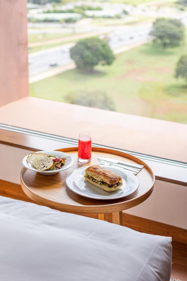 B Hotel Brezilya Dış mekan fotoğraf A typical breakfast
