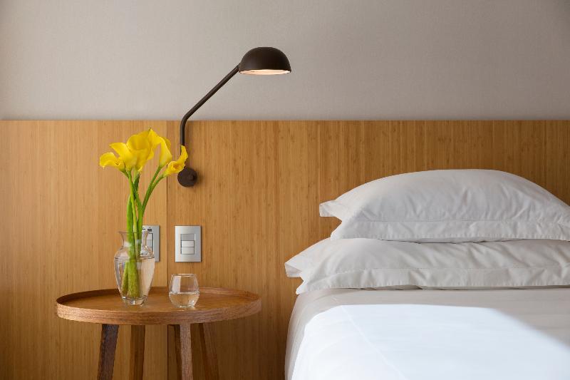 B Hotel Brezilya Dış mekan fotoğraf A wall-mounted lamp